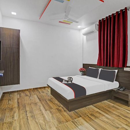 Collection O Sairaj Lodging & Boarding Hotel Shikrapur Luaran gambar