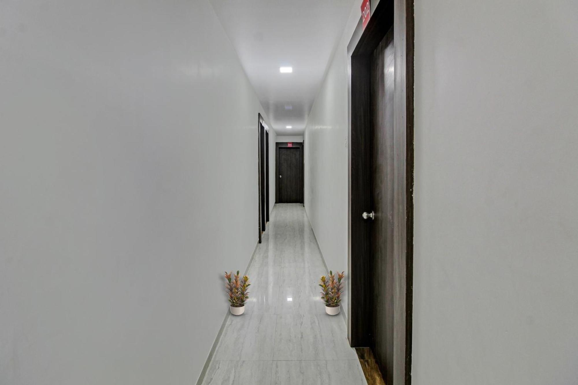 Collection O Sairaj Lodging & Boarding Hotel Shikrapur Luaran gambar